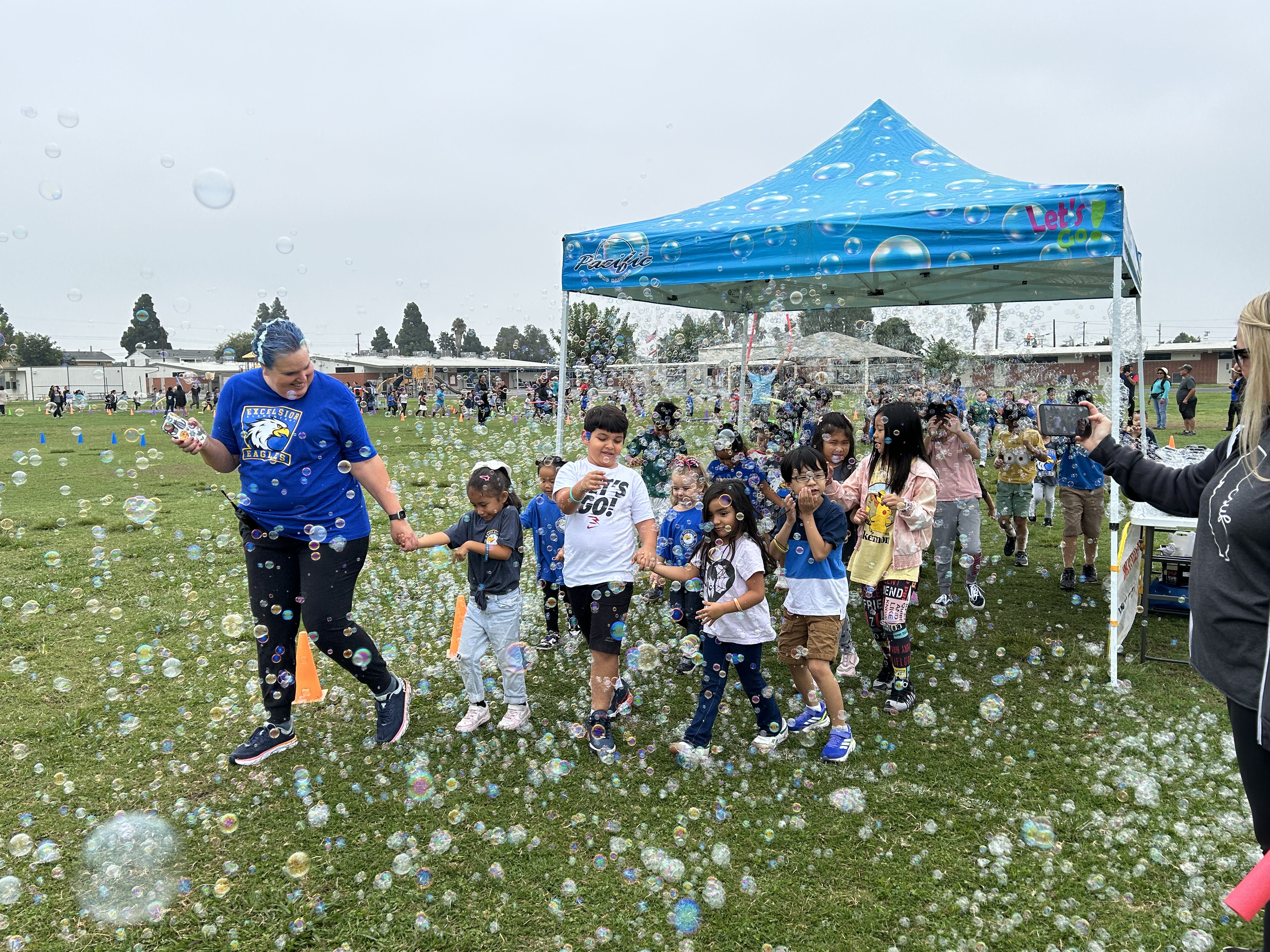 Dr Carter guide kids bubble run