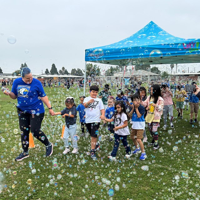 Dr Carter guide kids bubble run