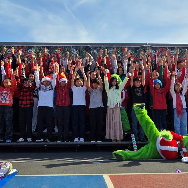 Singalong 6th Graders
