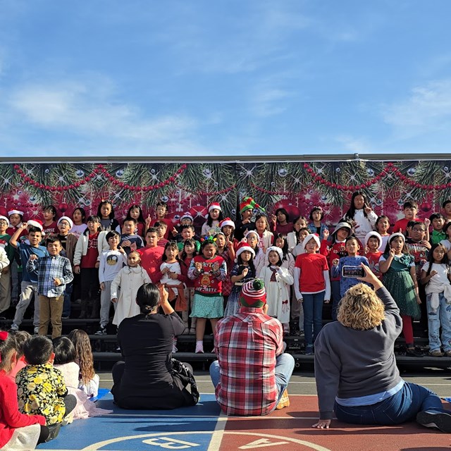 4th Graders Singalong